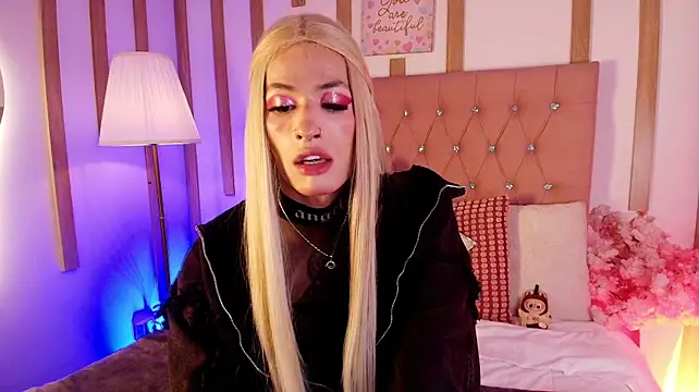 Show modela Daphne_Velmont na web-kameri