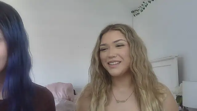 jaxzyitzel Show in webcam