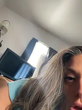 HumbleHottie Show in webcam