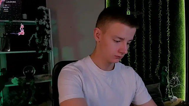 Pokazy przed kamerką – noah_nero