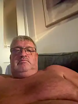 Daddystrokes4u Show in webcam