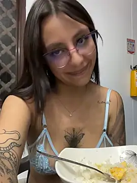 IvyDove Show in webcam