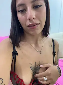 IvyDove Adlı Modelin Canlı XXX Sohbeti