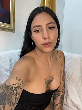 IvyDove Chat XXX in diretta