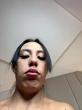 IvyDove Adlı Modelin Canlı XXX Sohbeti
