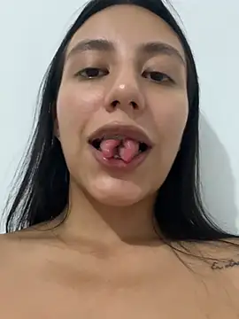 IvyDove's Webcam Show