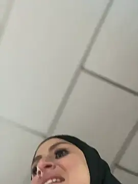 aisha_k Pertunjukan Webcam