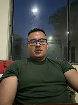 jonny_mili: διαδικτυακό σόου στην κάμερα