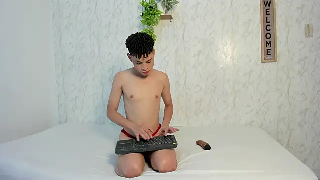 Pokazy przed kamerką – boy_hotparty