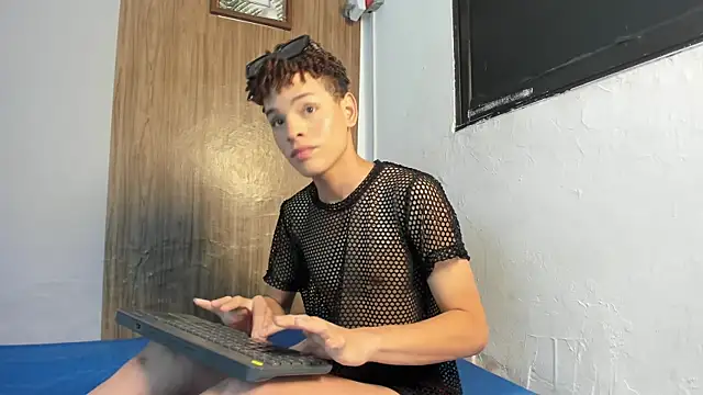 boy_hotparty Adlı Modelin Web Kamerası Şovu