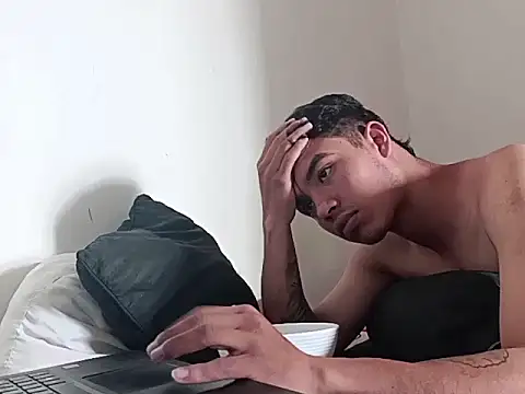 Weedballshotbaby: διαδικτυακό σόου στην κάμερα