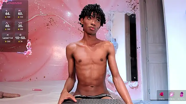Little_Ethaan Show in webcam