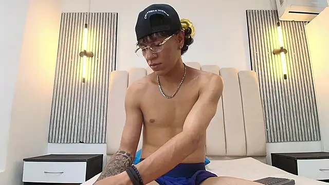 Show modela MAXIMO_BENET na web-kameri