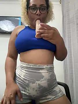 Show de ninarose777 na webcam
