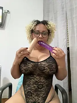 ninarose777's Live XXX Chat