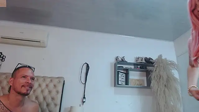 Pertunjukan Kamera Web NinaAndRocco
