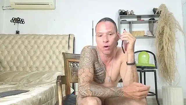 NinaAndRocco's Live XXX Chat
