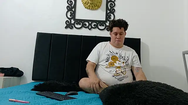 Show modela PinkQueen23 na web-kameri