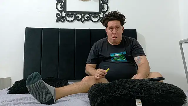 PinkQueen23 webcam show