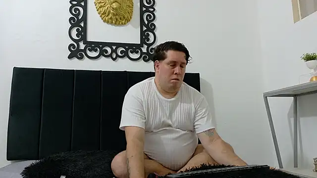 PinkQueen23 webcam show