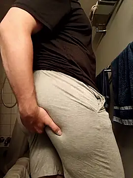 Dickbetweencheeks webcam show