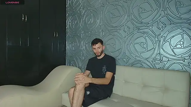 TheLatinHouseVIP: διαδικτυακό σόου στην κάμερα