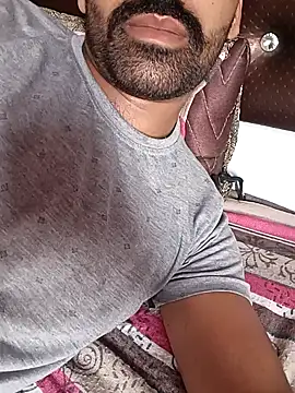 cuteboyaadi 在線直播表演