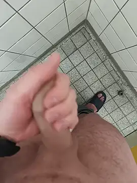 Mike09809 Show in webcam