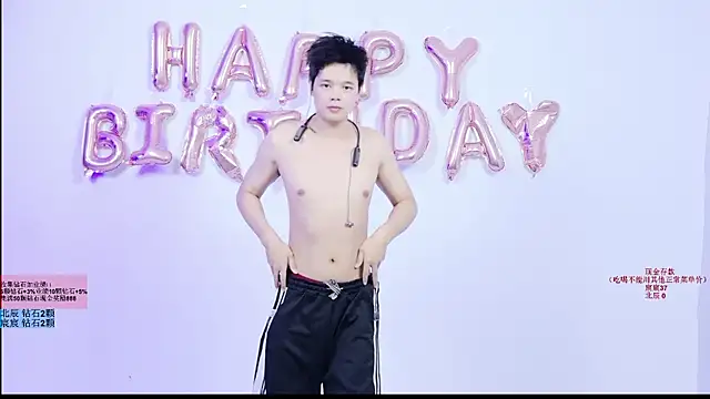 YinLi-Boy Adlı Modelin Web Kamerası Şovu