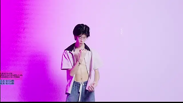 YinLi-Boy Adlı Modelin Web Kamerası Şovu