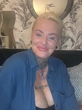 InkedMissLaBaehm's Webcam Show