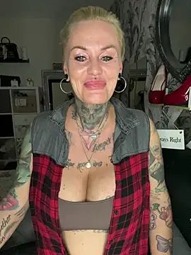 InkedMissLaBaehmのウェブカメラショー