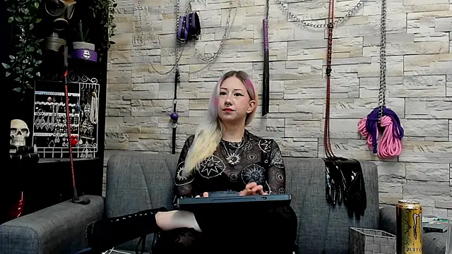Miss_Kaz webcam show