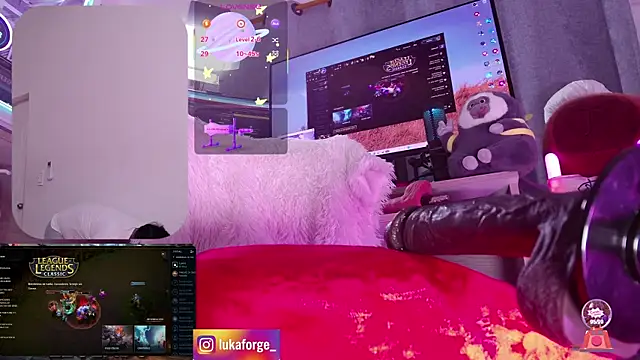 EthaanNova Show in webcam