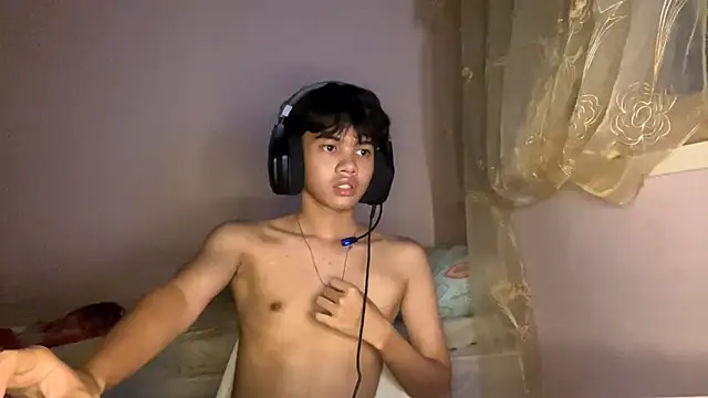 Show modela liam_alttwink na web-kameri
