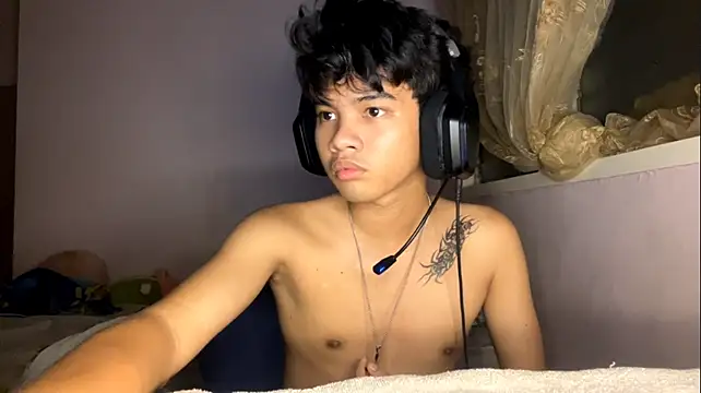 liam_alttwink Show in webcam