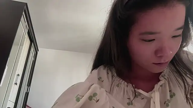 Mika_strawberry's Webcam Show