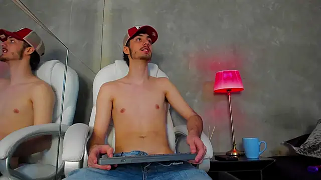 Liam_Crown webcam show