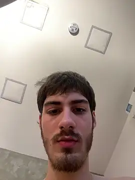 Liam_Crown Show in webcam