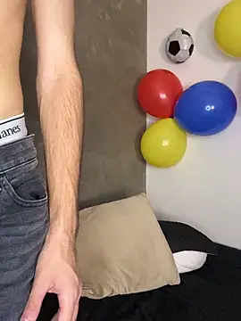 Liam_Crown Show in webcam