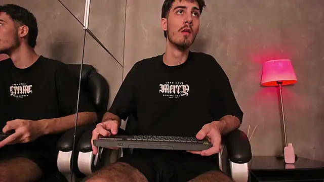 Liam_Crown Show in webcam