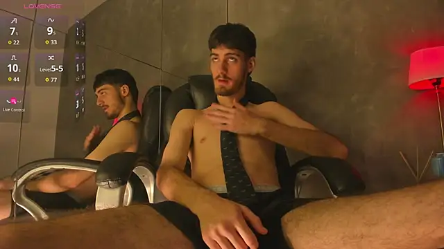 Liam_Crown Show in webcam