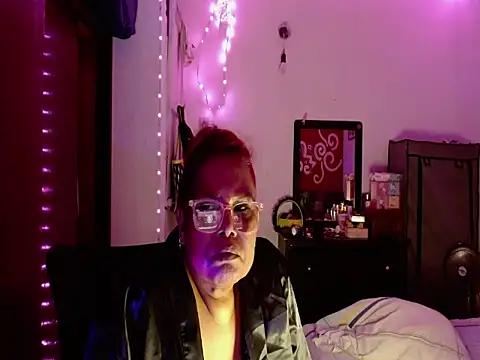 curvy_12's Webcam Show