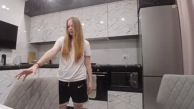 KarinaBestie webcam show
