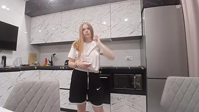 KarinaBestien Webbikameraesitys