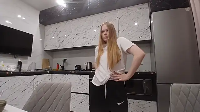 KarinaBestie Webcam show