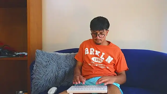 Show modela DavidsBoner na web-kameri