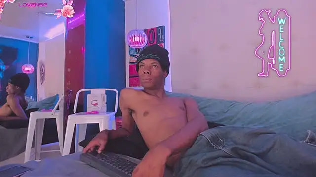 Show modela AndyCat3_ na web-kameri