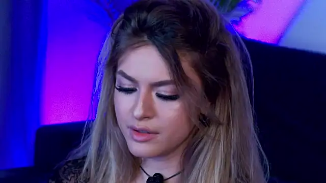 دردشة AnneMaryie الجنسية المباشرة