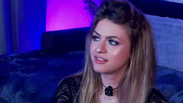 AnneMaryie Adlı Modelin Canlı XXX Sohbeti